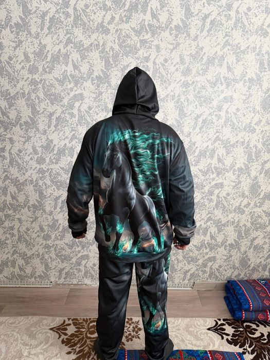 Спортивный костюм срочно.