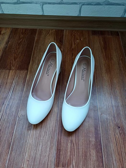 Свадебные белые туфли