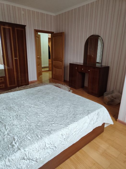 Продам спальный гарнитур