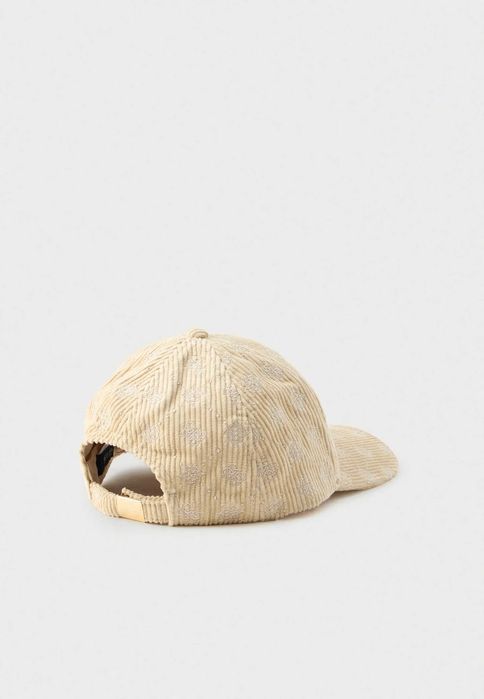 Оригинална шапка на GUESS