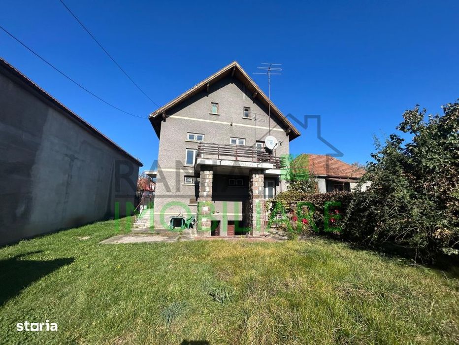 Casa cu 2 apartamente si teren generos-zona centrala, potential excele