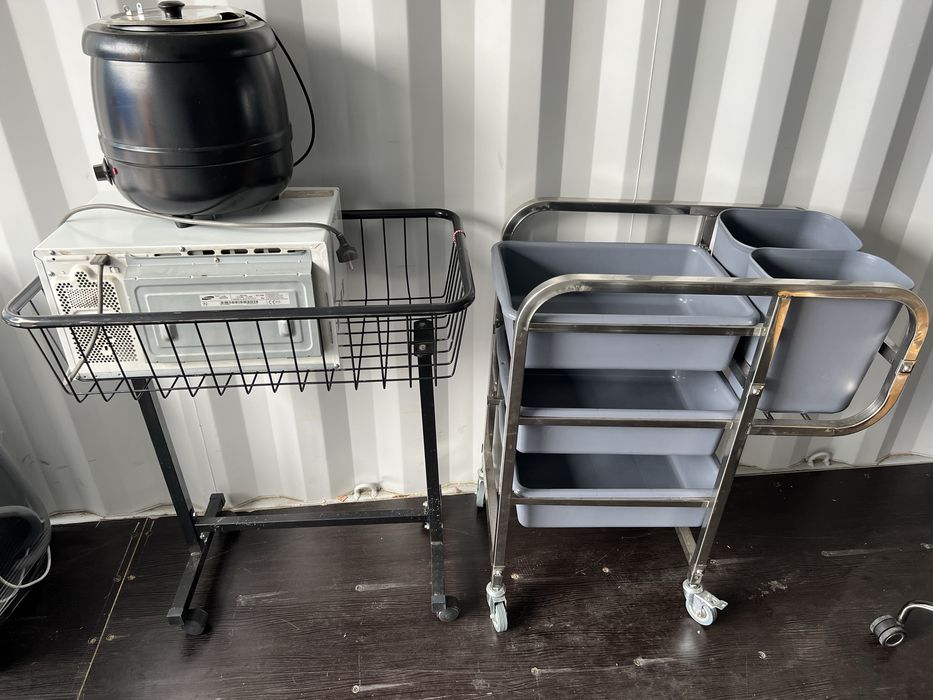 Количка за почистване и сервиране