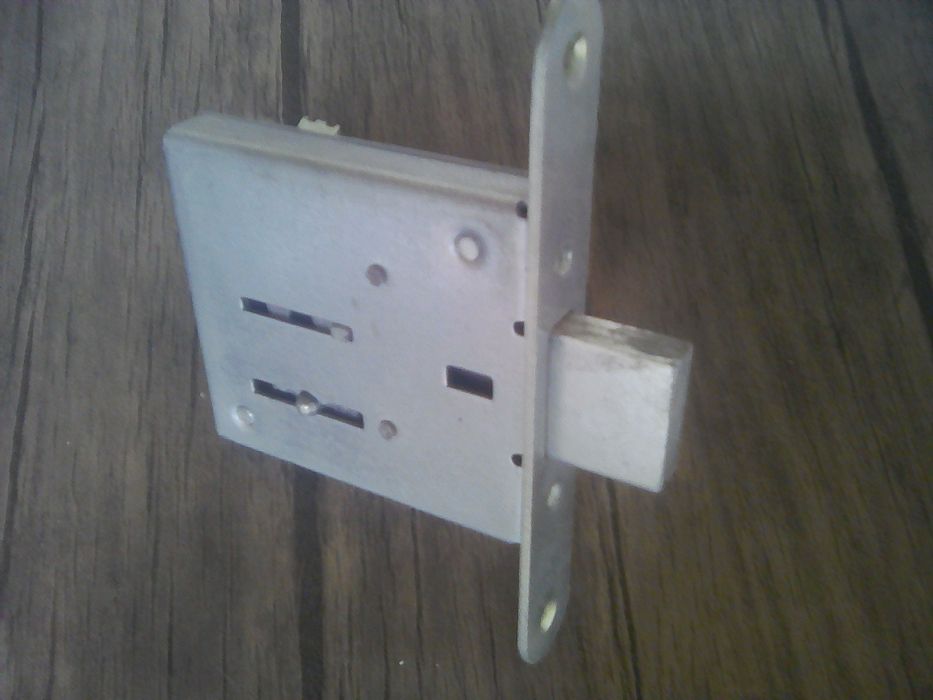 Замки для сейфа.