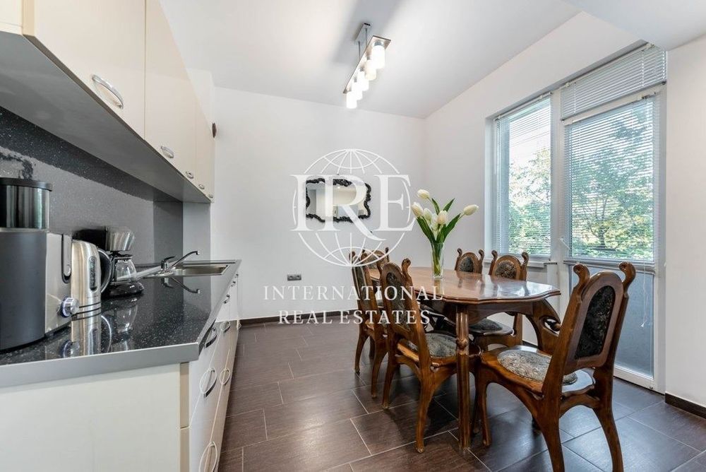 Дава се под наем Тристаен апартамент в Варна, Център - 110 кв.м за 897.6 € - Снимка #1