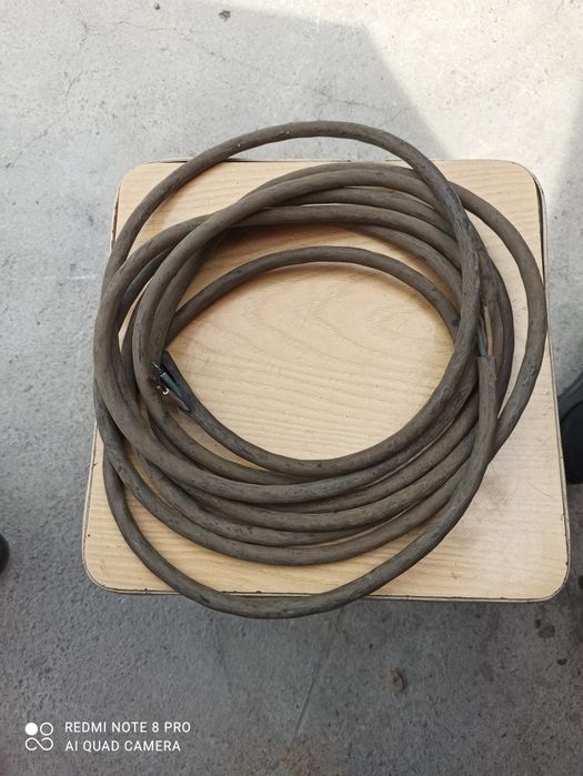 Авиационная, союзная, электропроводка в металлической оплётке.