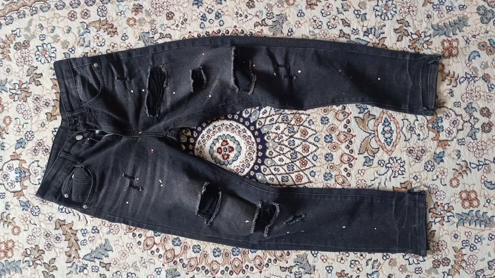 slim fit jeans torn