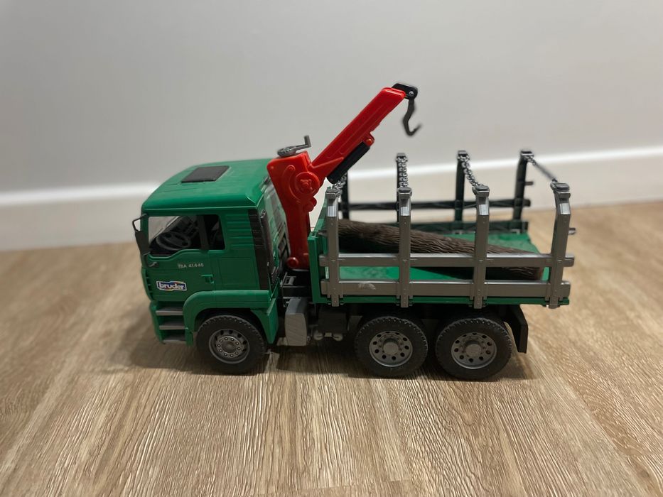 Игрушечный грузовик Bruder Лесовоз-бревновоз