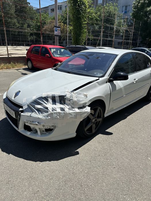 Renault laguna 3 avariat