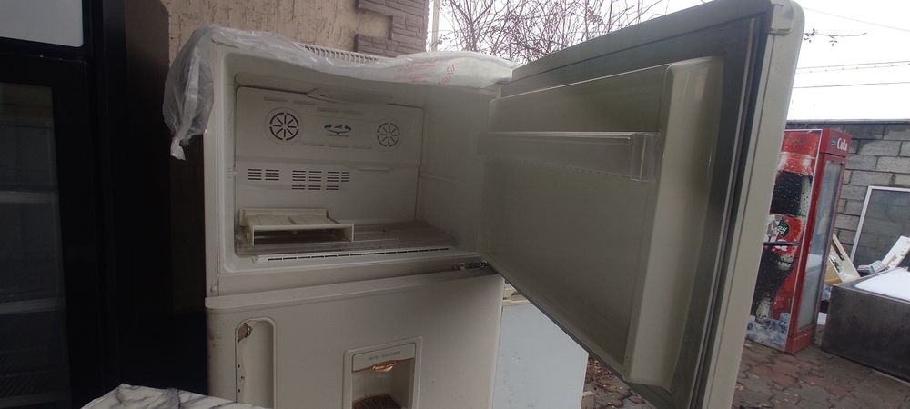 Большой холодильник