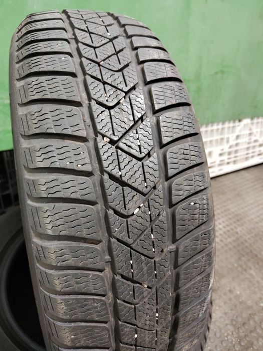 2 бр 205/60/17 Pirelli 21г