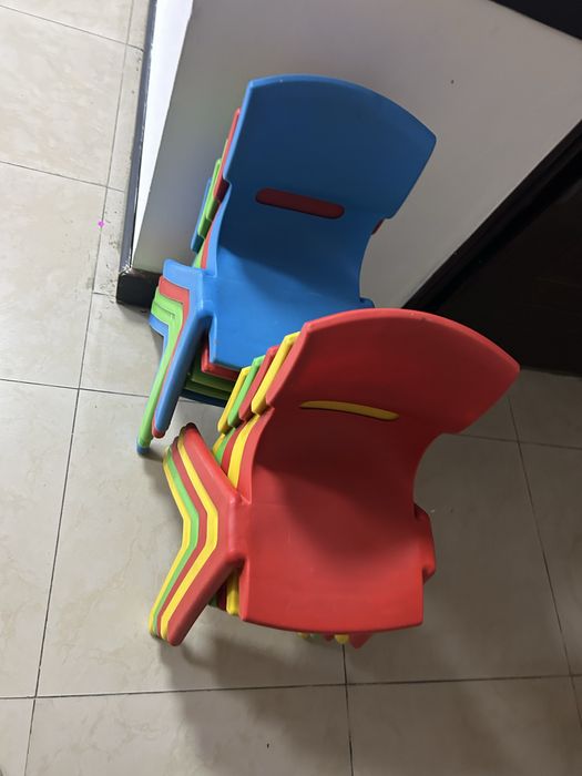 Продам детские столы, стулья , шкаф