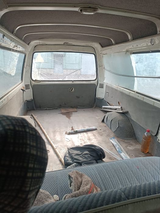 Продам машину Mazda E2000