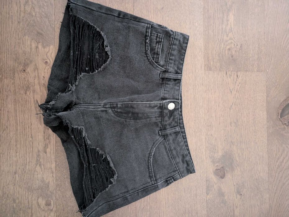 Черни shorts Zara