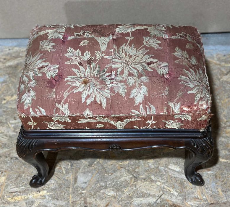 Taburet Vintage Stil Neobaroc cu ornamente si sezut tapitat; Scaunel