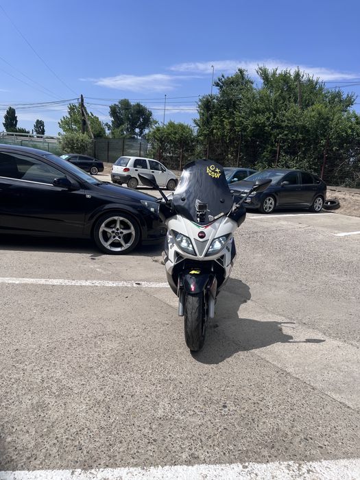 Scuter Aprilia SR max 125cm se conduce cu B