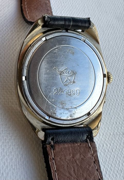 Часовник Слава,механичен позлатен,с два датника,80 г