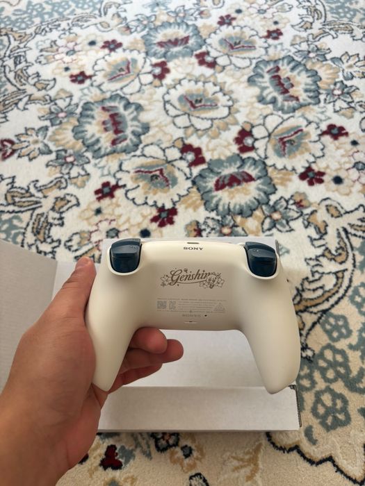Продам оригинальный джойстик DualSense Astro