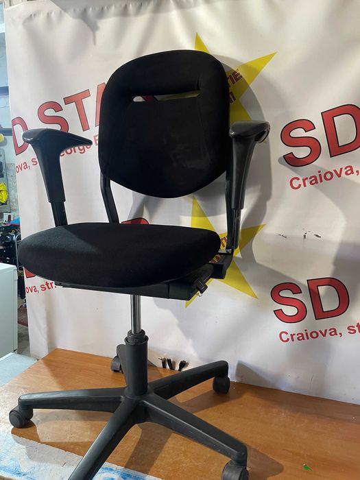 Scaun rotativ , ergonomic ,reglabil pentru birou Made in Olanda