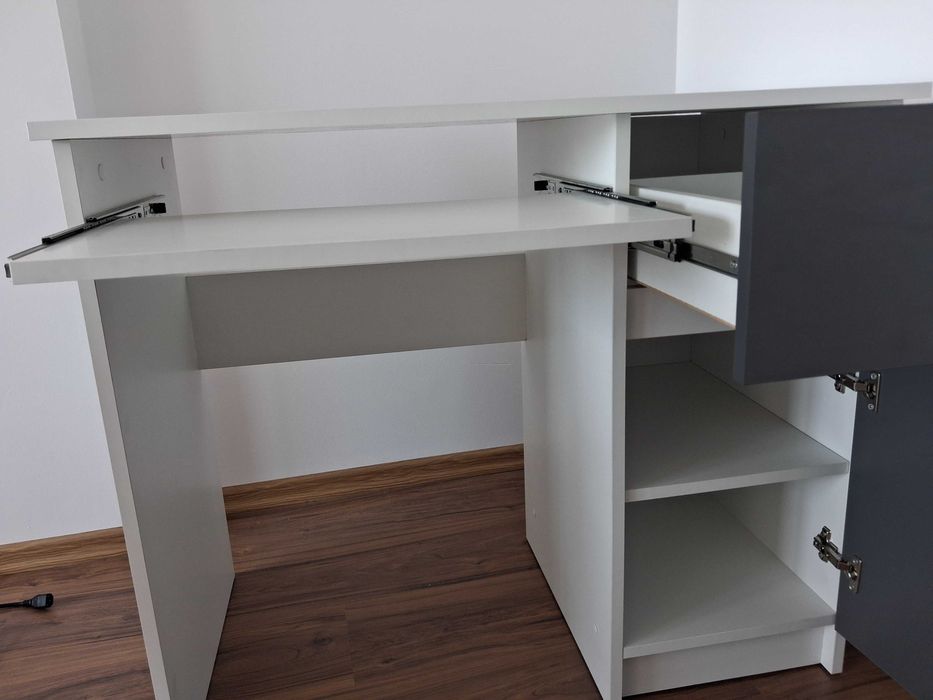 Birou computer PIKSEL, cu sertar, dulap si raft pentru tastatura, dreapta, 90x50x77 cm, alb si gri