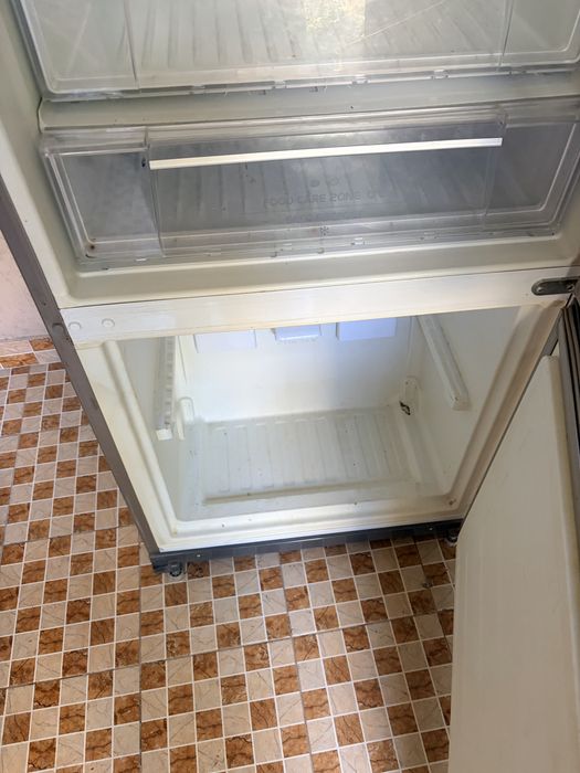 Холодильник Hotpoint Ariston
