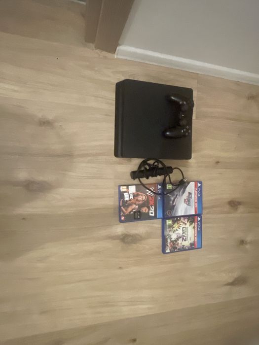 Ps4+ 3 jocuri+ controller+ cameră