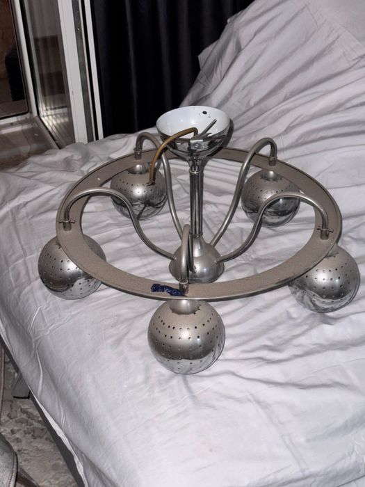 Продам люстры, 2 одинаковые и 1 другой модели