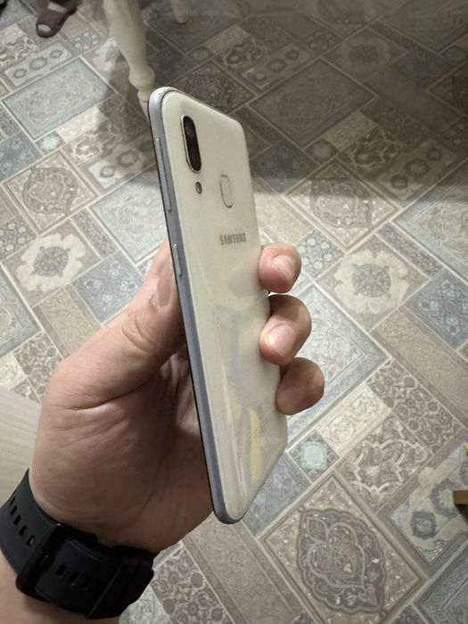 Samsung A40 64Гб в идеале