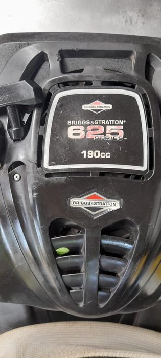 Masina de tuns iarba foarte mare