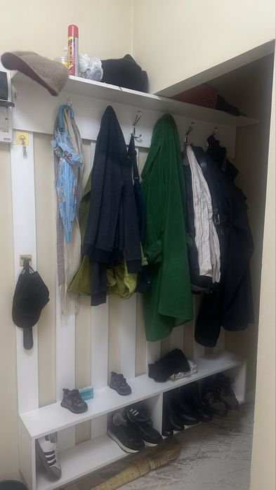 Продаю вешалку обувницу