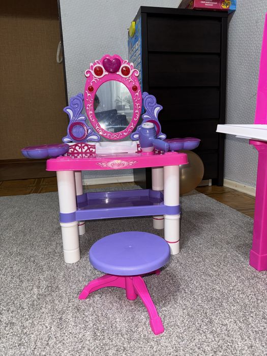 Детский туалетный столик