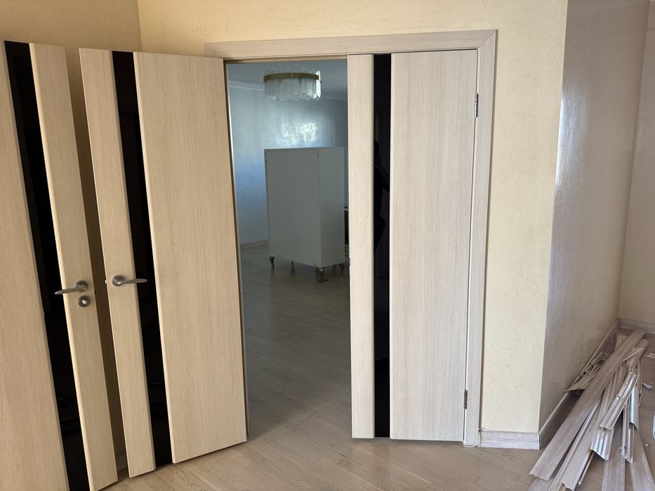 Продам двери 5 обычных , 1 двойной