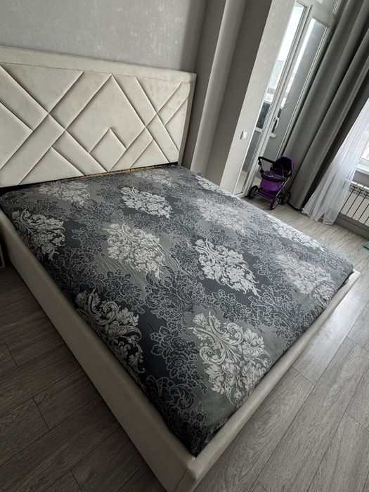 Продам двуспальную кровать