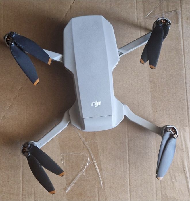Dji  mini  2  se.