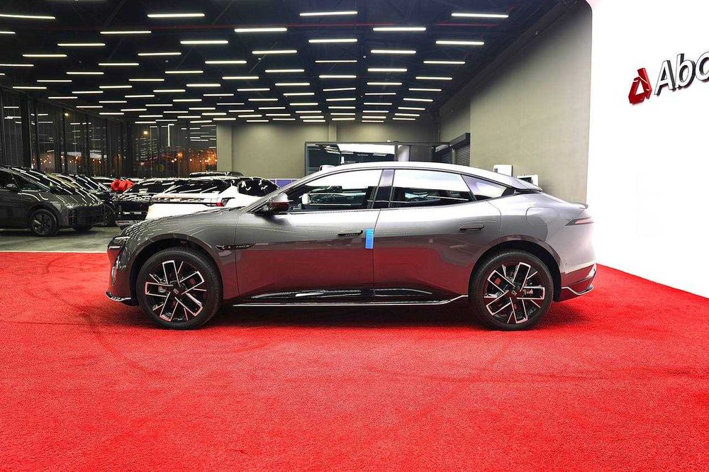 AVATR 06 MAX REEV (Obsidian Grey)