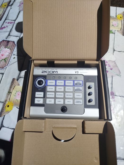 Procesor de voce Zoom v3