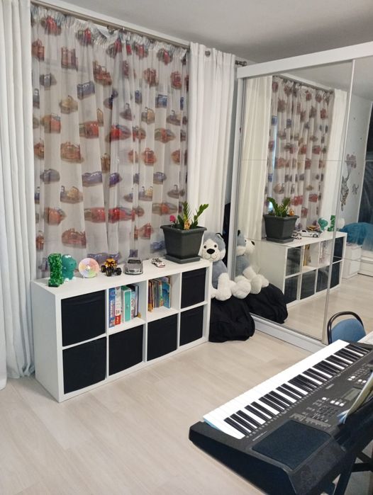 Vând ap 3-4 camere+ curte+ loc parcare -direct proprietar