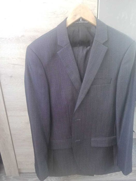 мужской костюм серый