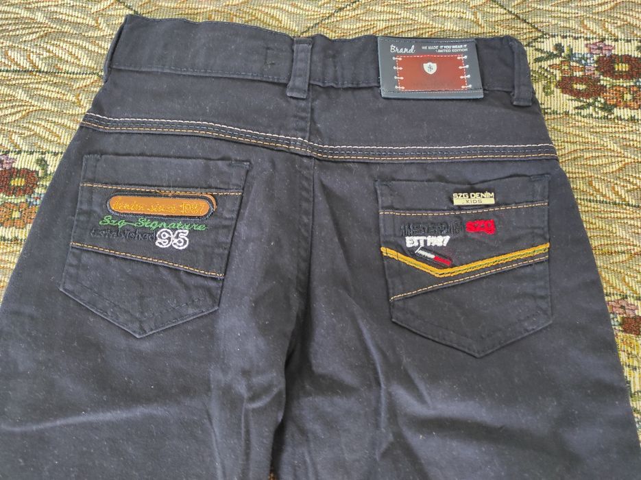 Продавам панталон/дънки и ризи за момче 146см.