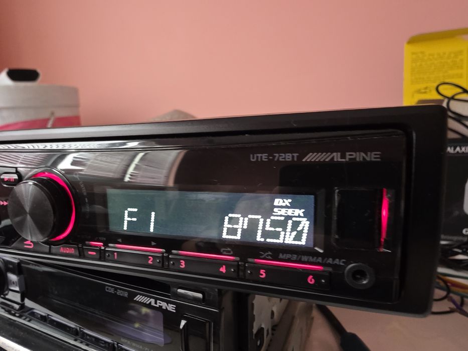 Продавам  Alpine UTE 72BT