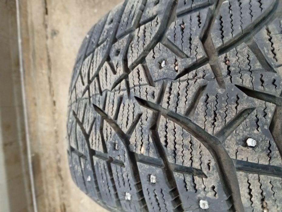 Продам зимние шины bridgestone
