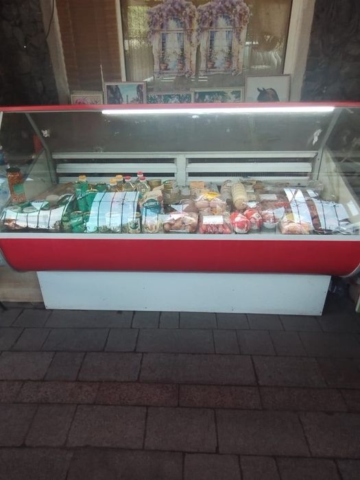 Продам 2 витрины