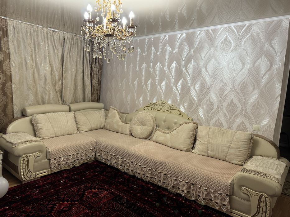 Диван угловой.