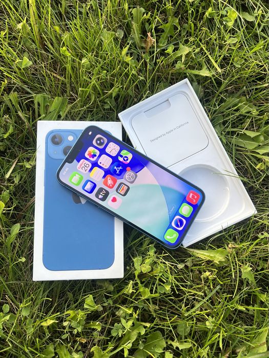 iPhone 13  128ГБ  ИДЕАЛ