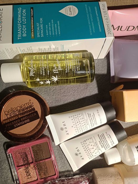 Неупотребявана козметика от кутии