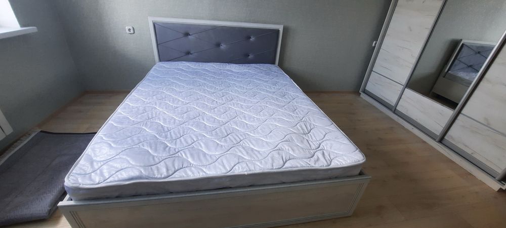 Продам спальную кровать