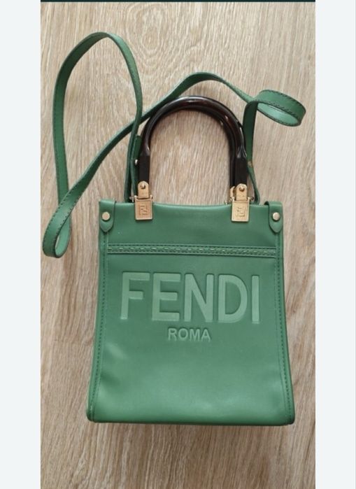 Чанти от различни марки Fendi, Karl Lagerfeld, Guees.