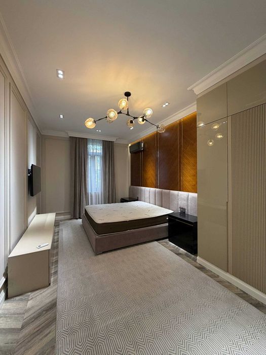 Продаётся квартира  ПОПУГАЙЧИКИ  ул. Чехова (ориентир: кафе Анор)