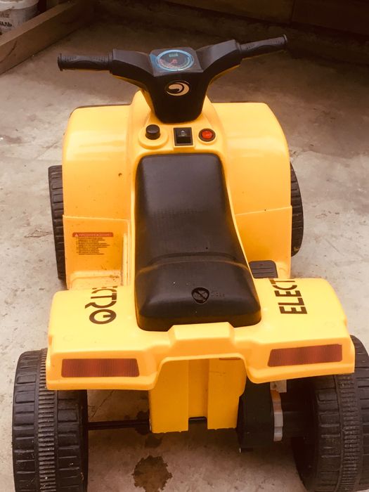 Детский электромобиль для 3-х лет.