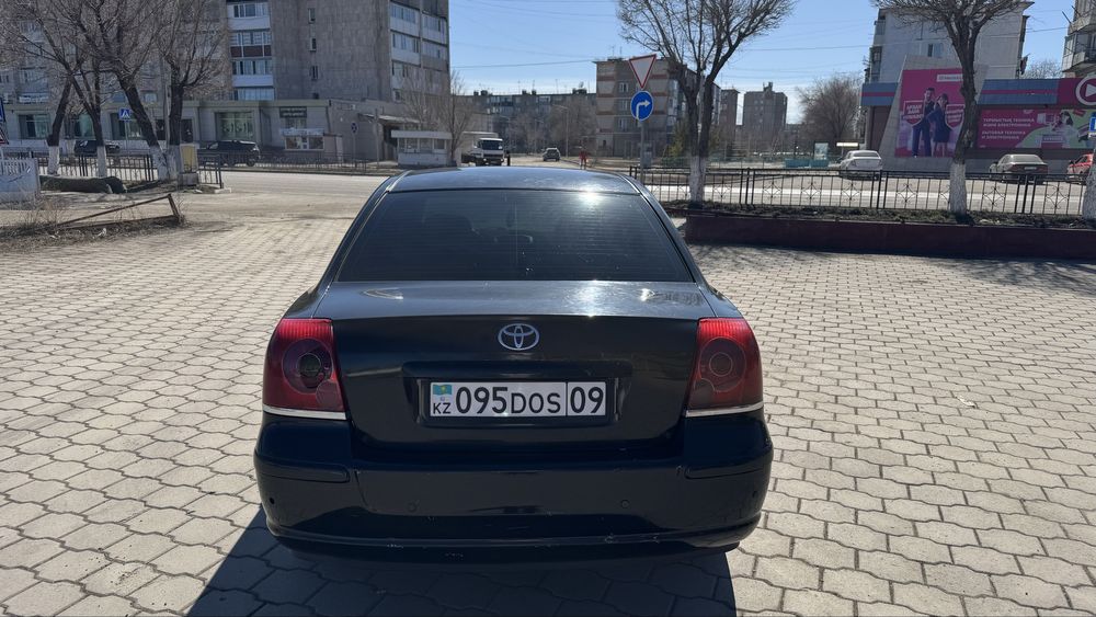 Тойота авенсис 2003 года