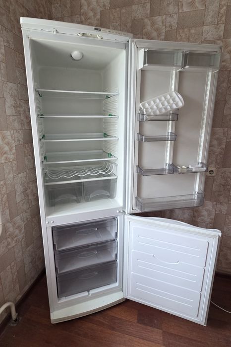 Продам холодильник атлант 65.000